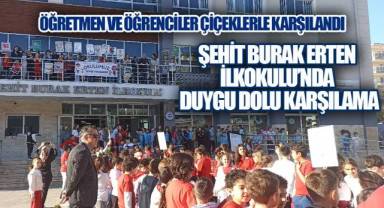ŞEHİT BURAK ERTEN İLKOKULU'NDA FARKINDALIK; ÖĞRETMEN VE ÖĞRENCİLER ÇİÇEKLERLE KARŞILANDI